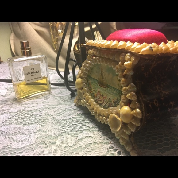 Antique Shell Jewelry Box - Picture 4 of 6